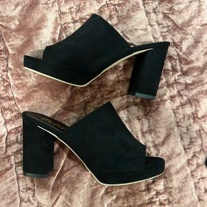 Faux suede women’s platform heel mule sandal in black
